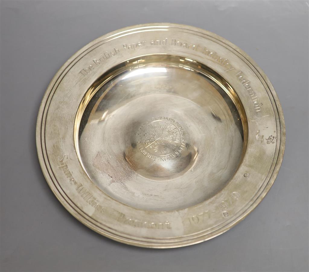 A modern silver Armada dish, William Comyns & Sons Ltd, London 1979, with engraved inscription, 22.2cm, 15.5oz.